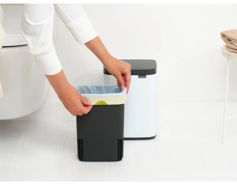 Cos de gunoi Brabantia Bo Small 1006621, 4 L, Deschidere lina si silentioasa, Baza antiderapanta, Alb