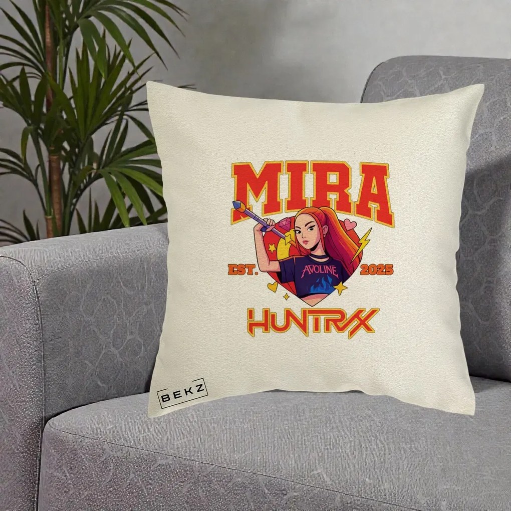 Perna Personalizata K-pop HUNTRX Mira Personaj Avoline, 40x40 cm, Ecru, Husa Detasabila, Perna Inclusa, BEKZ®