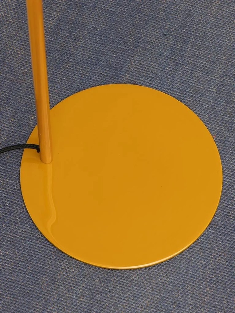 Lampadar din metal, Clockwork