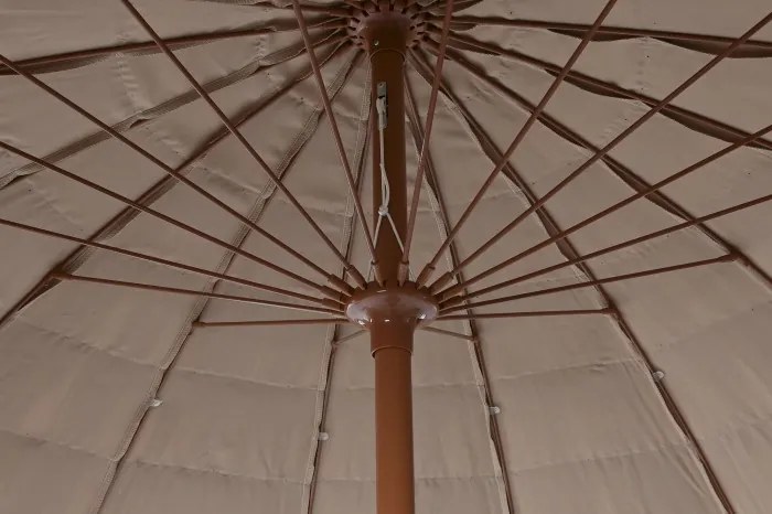 Umbrelă de grădină cu aspect de stuf, stil tropical, structură metalică
