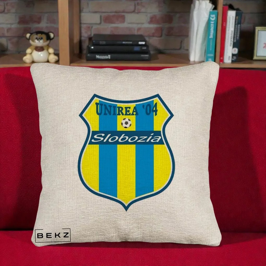 Perna Personalizata Unirea '04 Slobozia Fotbal, 40x40 cm, Bej Canapea, Husa Detasabila, Perna Inclusa, BEKZ®
