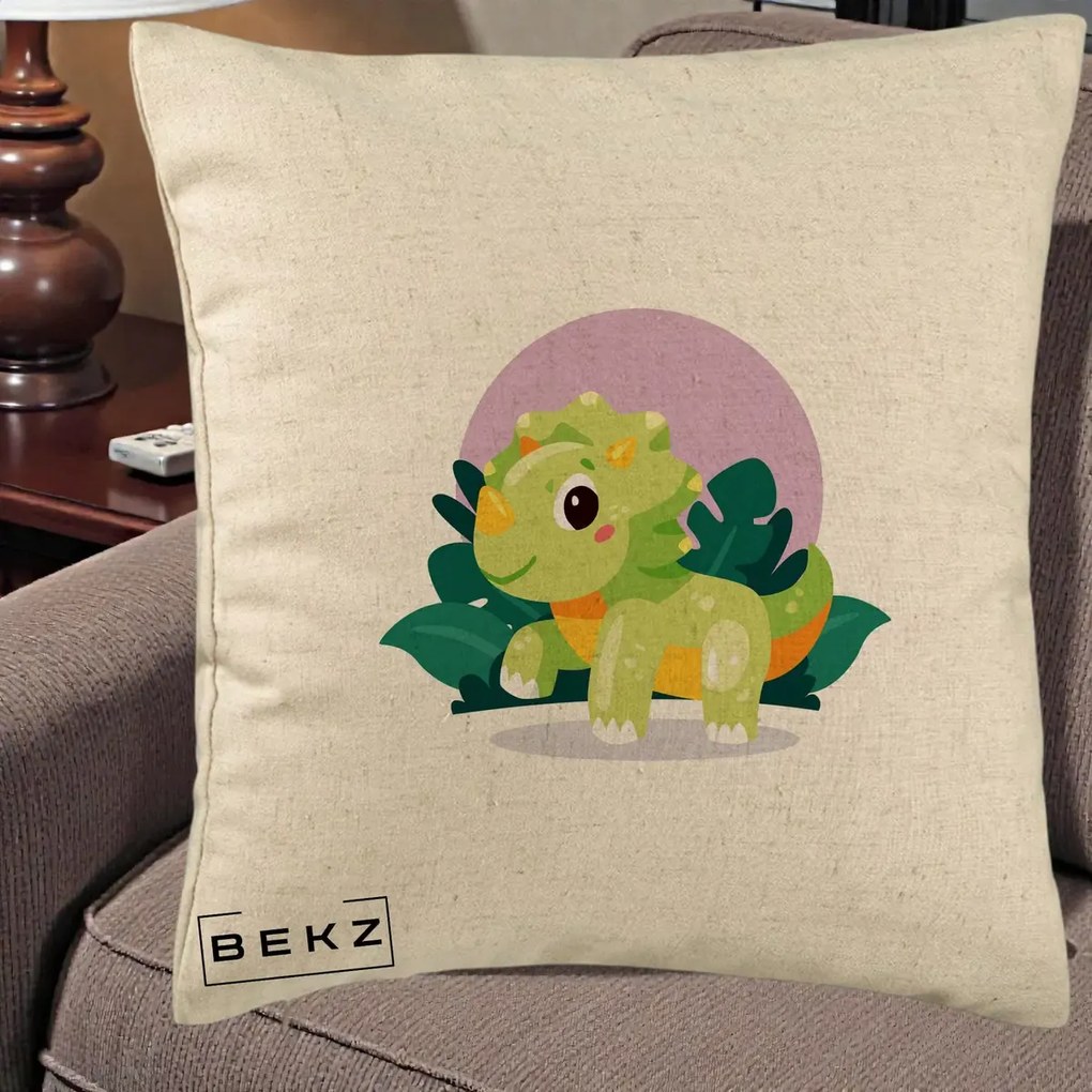 Perna Decorativa Triceratops Kawaii Verde, 40x40 cm, Bej, Husa Detasabila, Perna Inclusa, BEKZ®