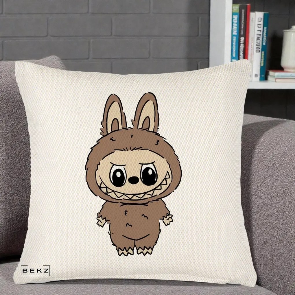 Perna Personalizata Labubu Maro Natural Solo, 40x40 cm, Crem Reliefat, Husa Detasabila, Perna Inclusa, BEKZ®