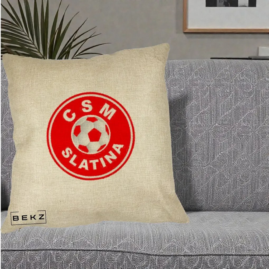 Perna Personalizata CSM Slatina Fotbal, 40x40 cm, Crem, Husa Detasabila, Perna Inclusa, BEKZ®