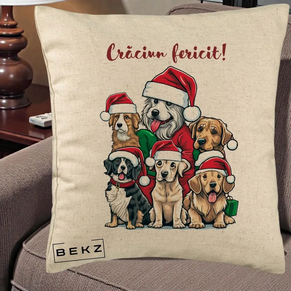 Perna Decorativa Caini cu Bonete Craciun Fericit, 40x40 cm, Bej, Husa Detasabila, Perna Inclusa, BEKZ®