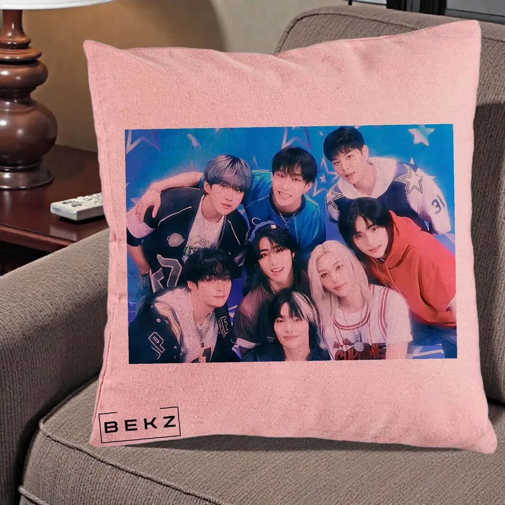 Perna Personalizata K-Pop Grup Foto Stele, 40x40 cm, Roz, Husa Detasabila, Perna Inclusa, BEKZ®