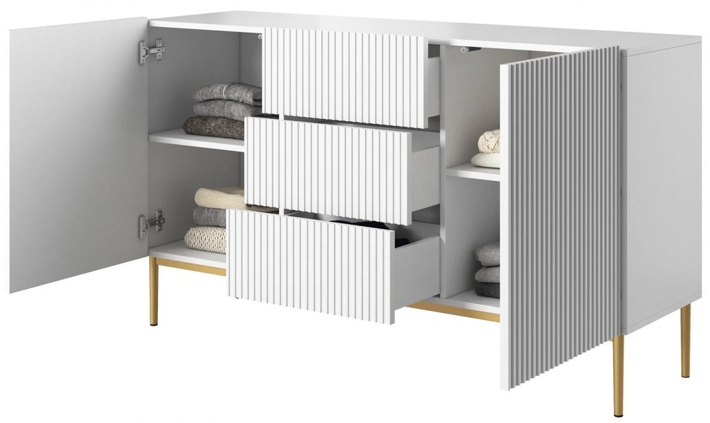 Comodă Nicole 150 cm cu sertare și fațadă canelată - alb mat / picioare aurii