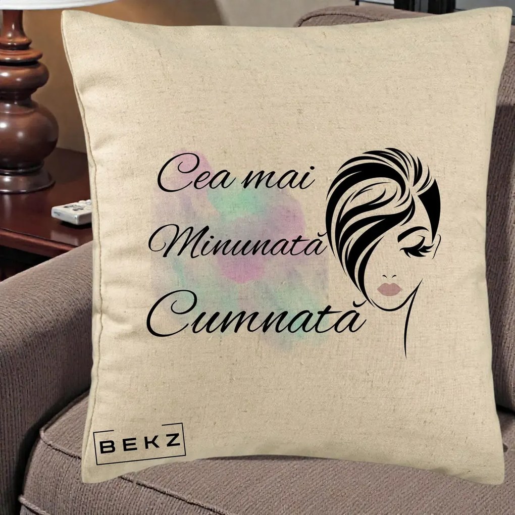 Cadou pentru Cumnata - Perna Personalizata Cea mai Minunata Cumnata cu Silueta Dama si Pete Multicolor, 40x40 cm, Bej, Husa Detasabila, Perna Inclusa, BEKZ®
