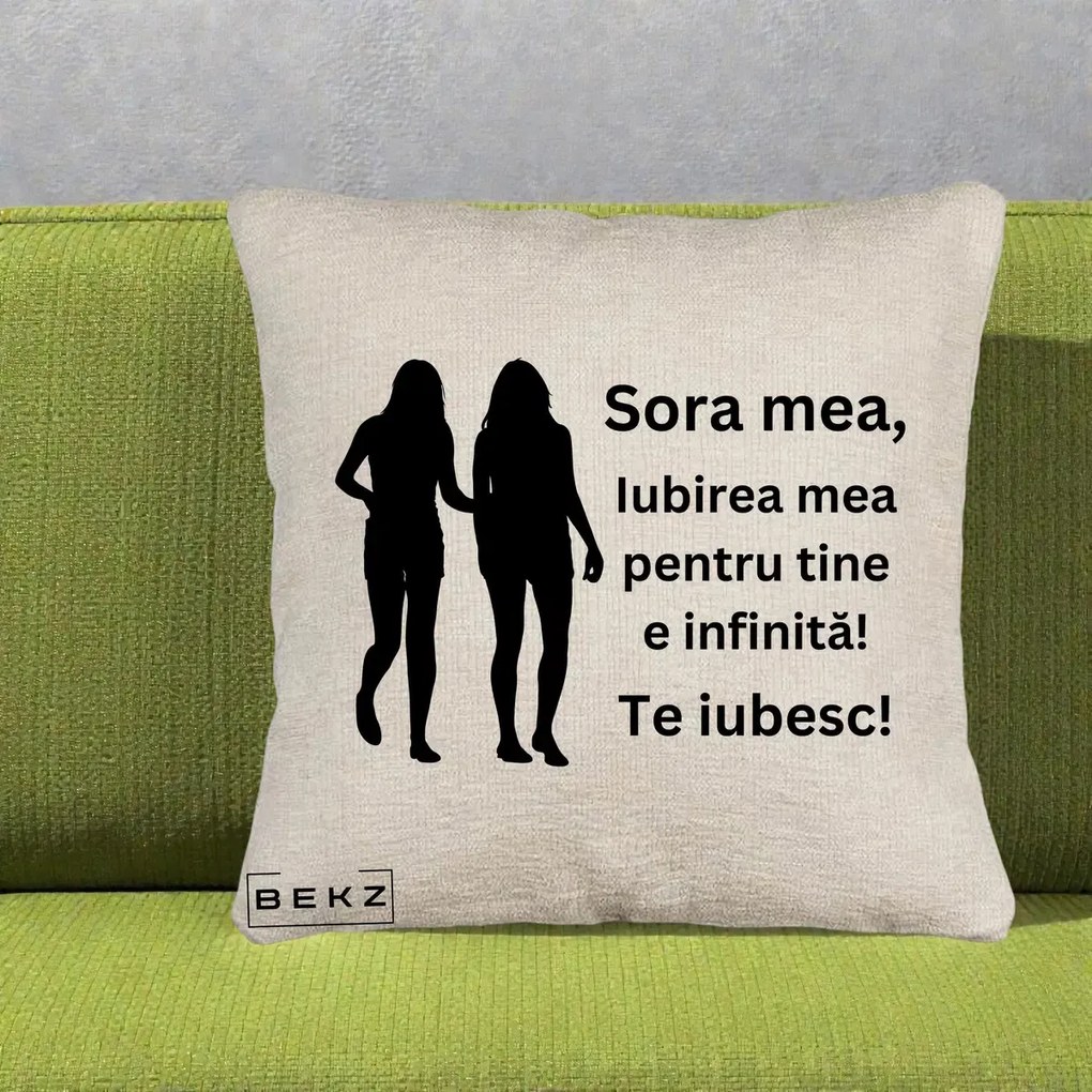 Cadou pentru Sora - Perna Personalizata Sora Mea Te Iubesc Siluete Negre Tinand Maini, 40x40 cm, Bej Canapea, Husa Detasabila, Perna Inclusa, BEKZ®