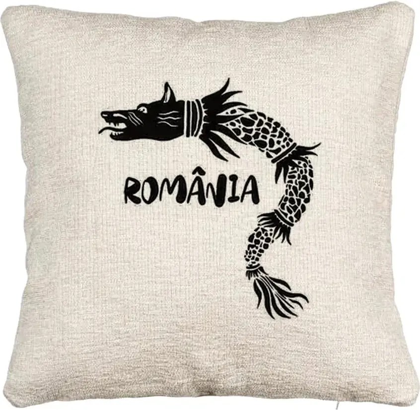 Perna Personalizata Canapea, Model Lup Dacic Romania, 40x40 cm, Bej Canapea, Husa Detasabila, Perna Inclusa, BEKZ®