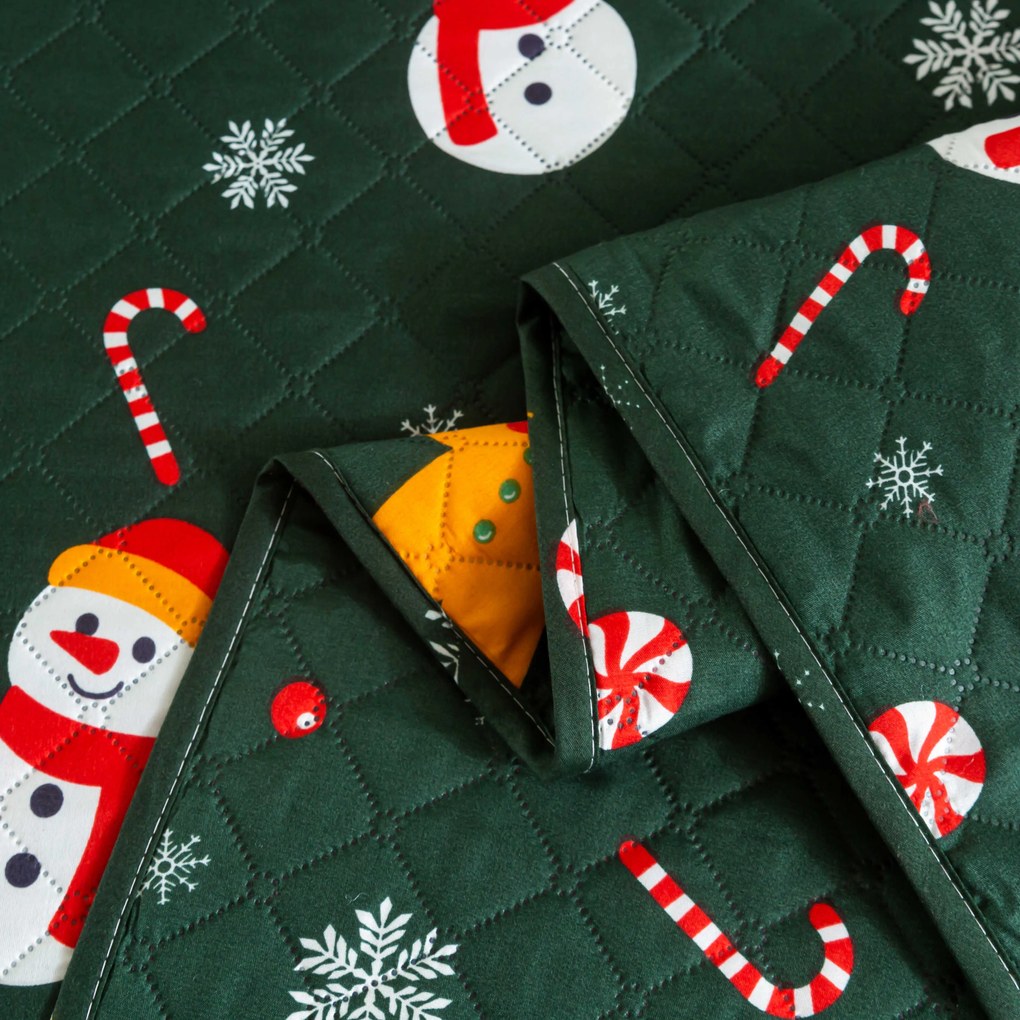 Cuvertura de pat SNOWMAN AND GINGERBREAD, verde Dimensiune: 170 x 210 cm