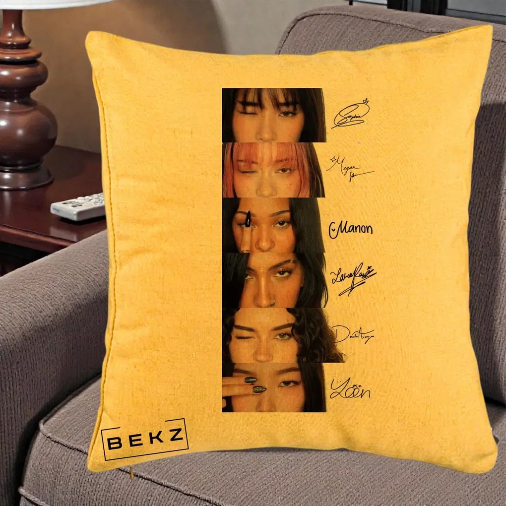 Perna Personalizata K-pop KATSEYE Semnaturi fara Foto, 40x40 cm, Galben, Husa Detasabila, Perna Inclusa, BEKZ®