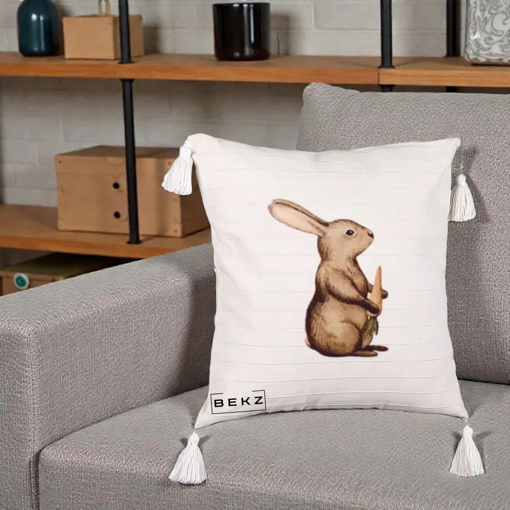 Perna Decorativa Iepuras Acuarela cu Morcov, 40x40 cm, Bej cu Franjuri, Husa Detasabila, Perna Inclusa, BEKZ®