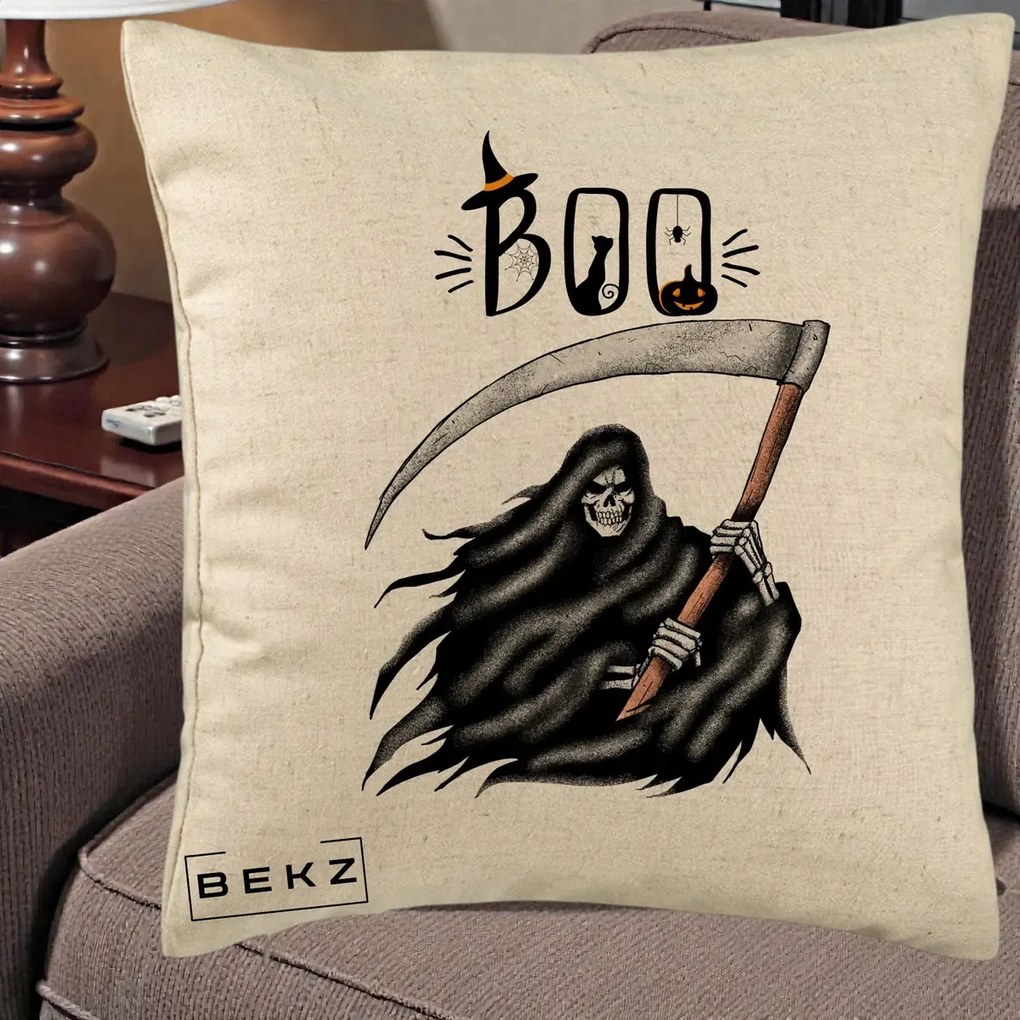 Perna Decorativa Halloween Boo Grim Reaper cu Coasa, 40x40 cm, Bej, Husa Detasabila, Perna Inclusa, BEKZ®