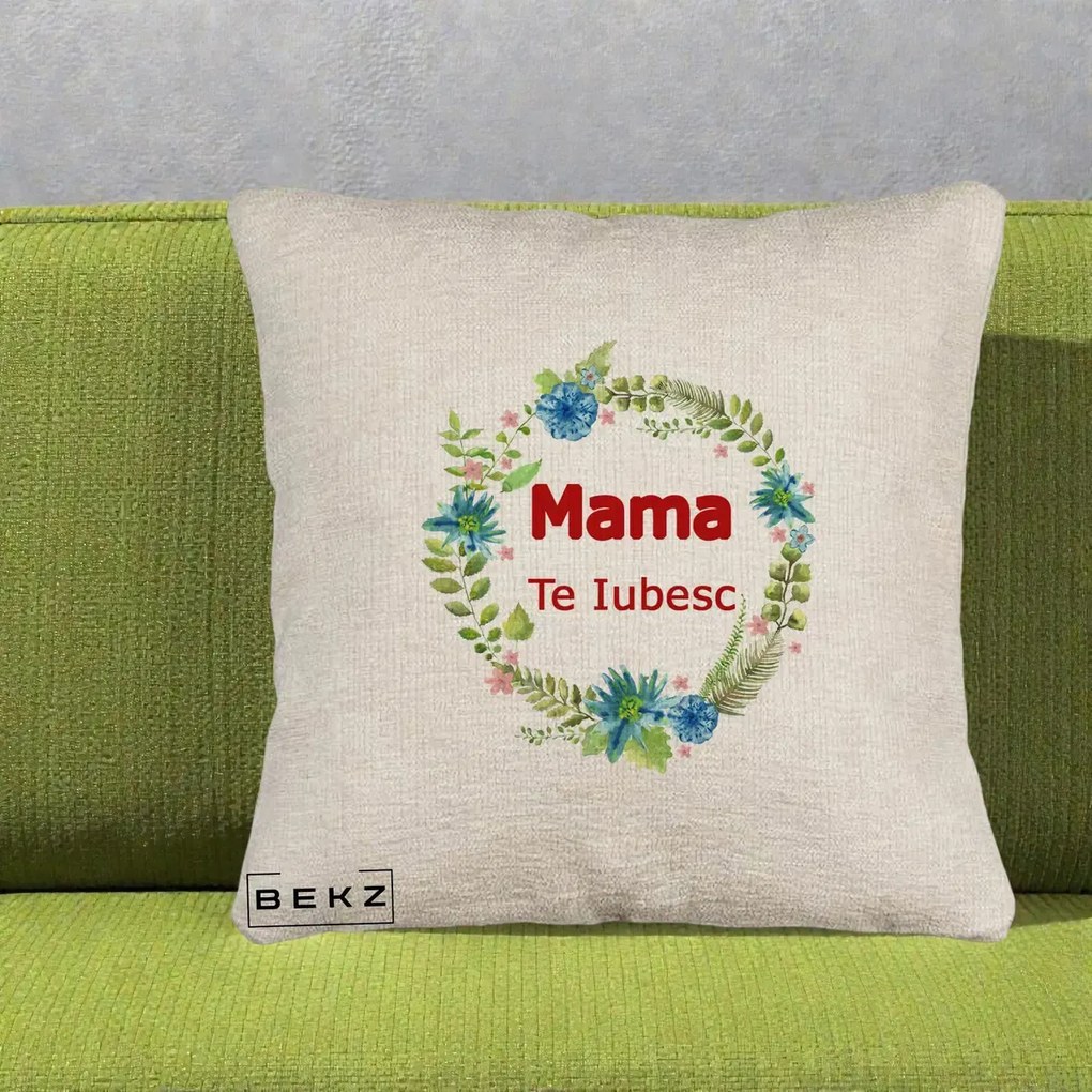Cadou pentru Mama - Perna Personalizata Mama Te Iubesc Flori Albastre, 40x40 cm, Bej Canapea, Husa Detasabila, Perna Inclusa, BEKZ®