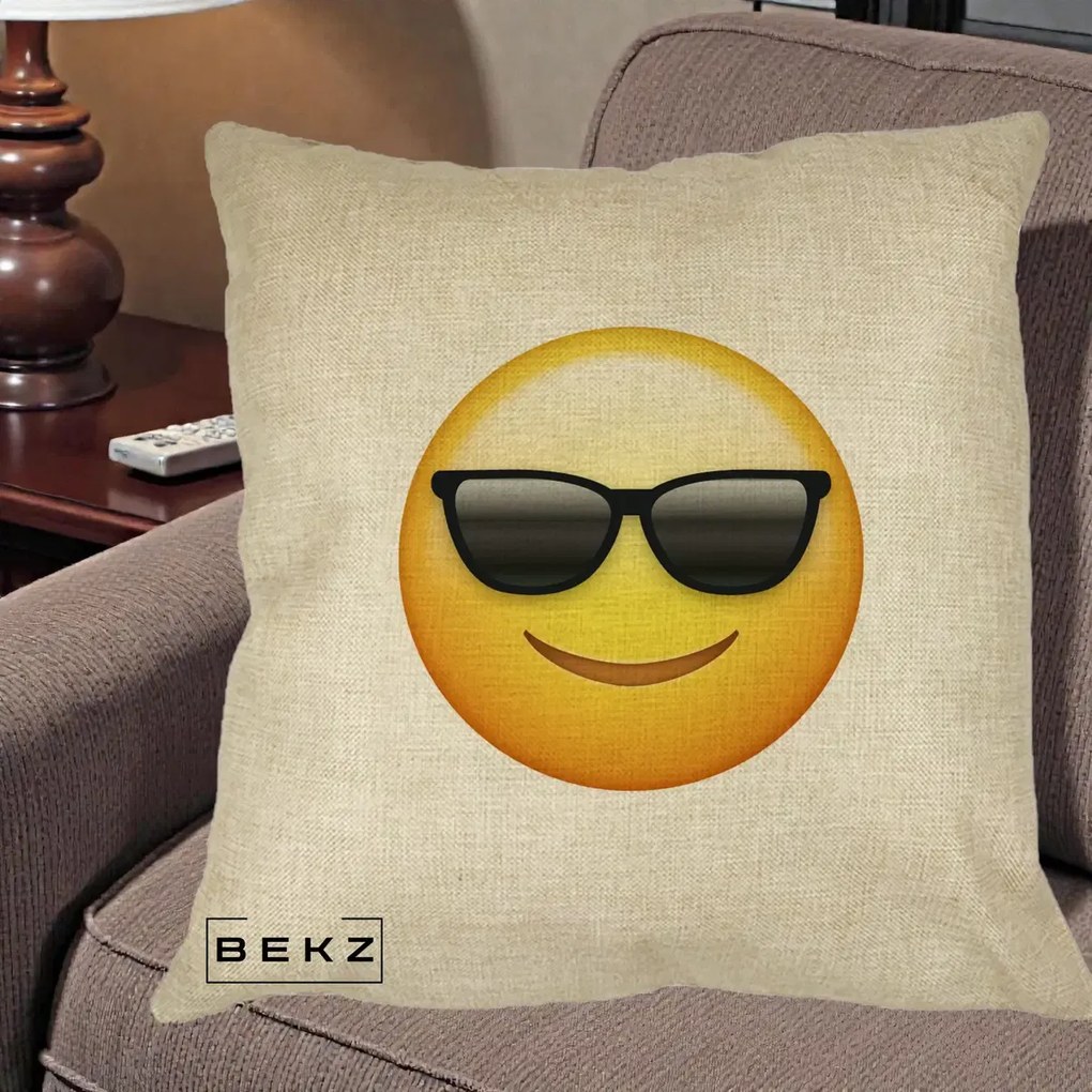 Perna Decorativa Emoji Cool Ochelari, 40x40 cm, Crem, Husa Detasabila, Perna Inclusa, BEKZ®