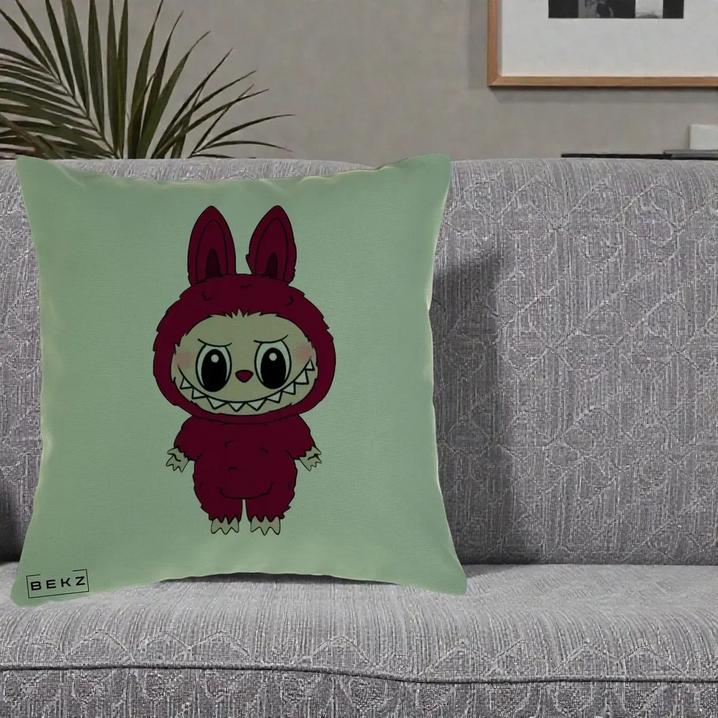 Perna Personalizata Labubu Rosu-Visiniu Solo, 40x40 cm, Verde, Husa Detasabila, Perna Inclusa, BEKZ®
