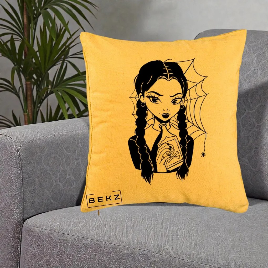 Perna Personalizata Wednesday cu Panza de Paianjen, 40x40 cm, Galben, Husa Detasabila, Perna Inclusa, BEKZ®