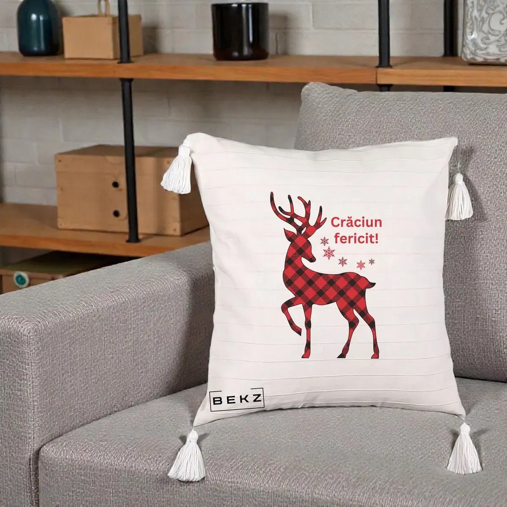 Perna Decorativa Ren Tartan Craciun Fericit, 40x40 cm, Bej cu Franjuri, Husa Detasabila, Perna Inclusa, BEKZ®