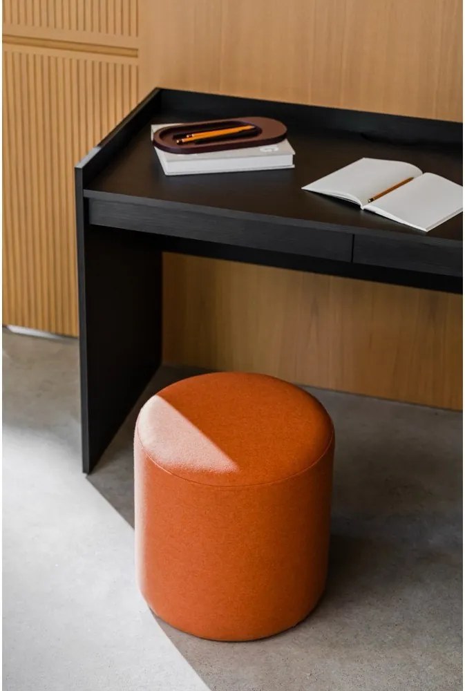 Puf teracotă cu tapițerie din lână Folk – noo.ma