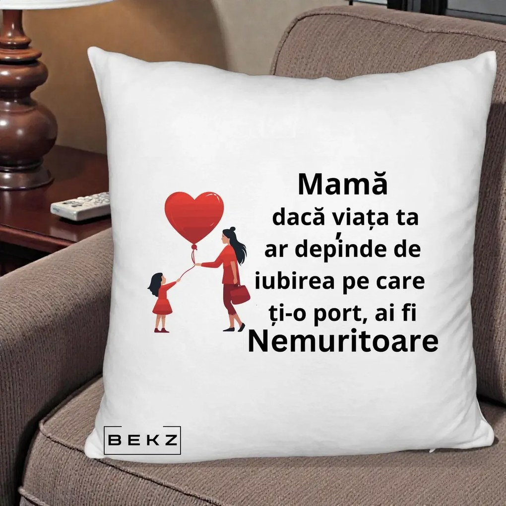 Cadou pentru Mama - Perna Personalizata Mama Nemuritoare cu Bebelus Kawaii, 40x40 cm, Alb Pufos, Husa Detasabila, Perna Inclusa, BEKZ®
