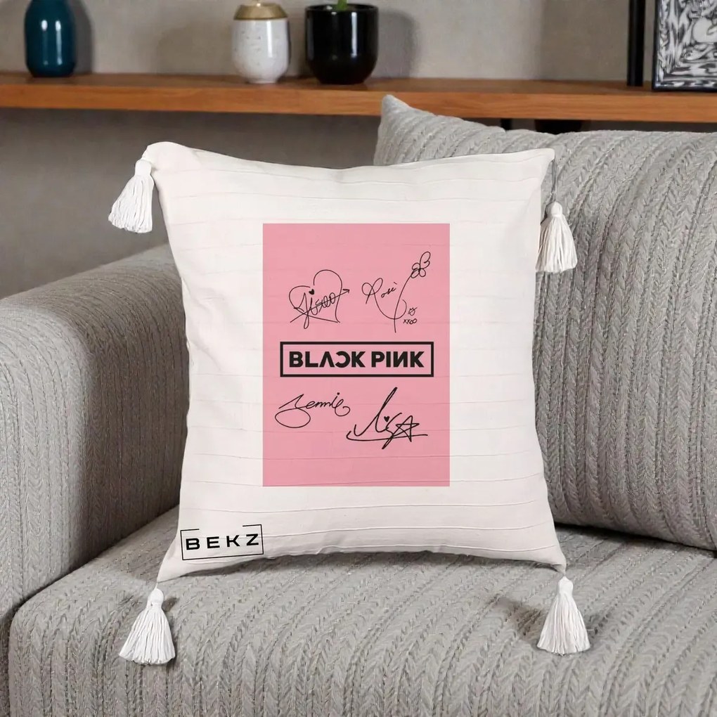 Perna Personalizata K-pop BLACKPINK Semnaturi Roz, 40x40 cm, Bej cu Franjuri, Husa Detasabila, Perna Inclusa, BEKZ®