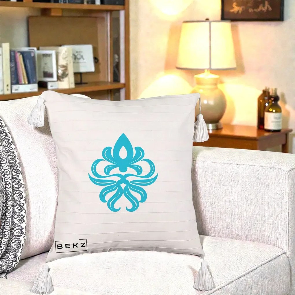 Perna Decorativa Ornament Turcoaz Fleur de Lis, 40x40 cm, Bej cu Franjuri, Husa Detasabila, Perna Inclusa, BEKZ®