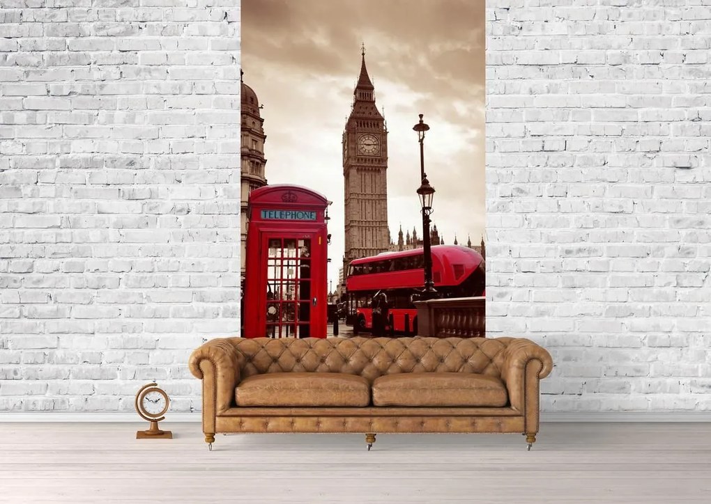 Fototapet. Simboluri Londoneze - Big Ben, Cabina Telefonica Rosie si Autobuz Rosu intr-o tipica zi ploioasa. Art. 060043