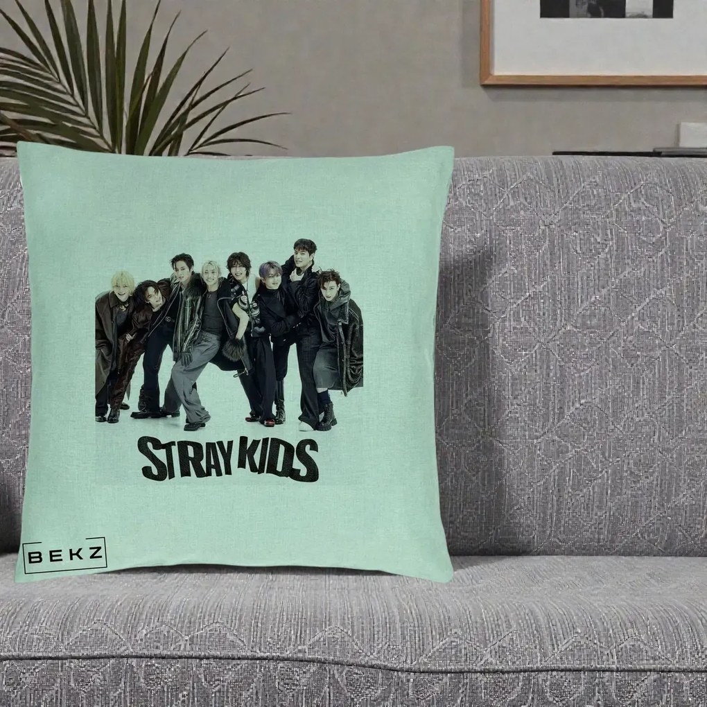 Perna Personalizata K-pop Stray Kids Outfit Negru, 40x40 cm, Verde Menta, Husa Detasabila, Perna Inclusa, BEKZ®