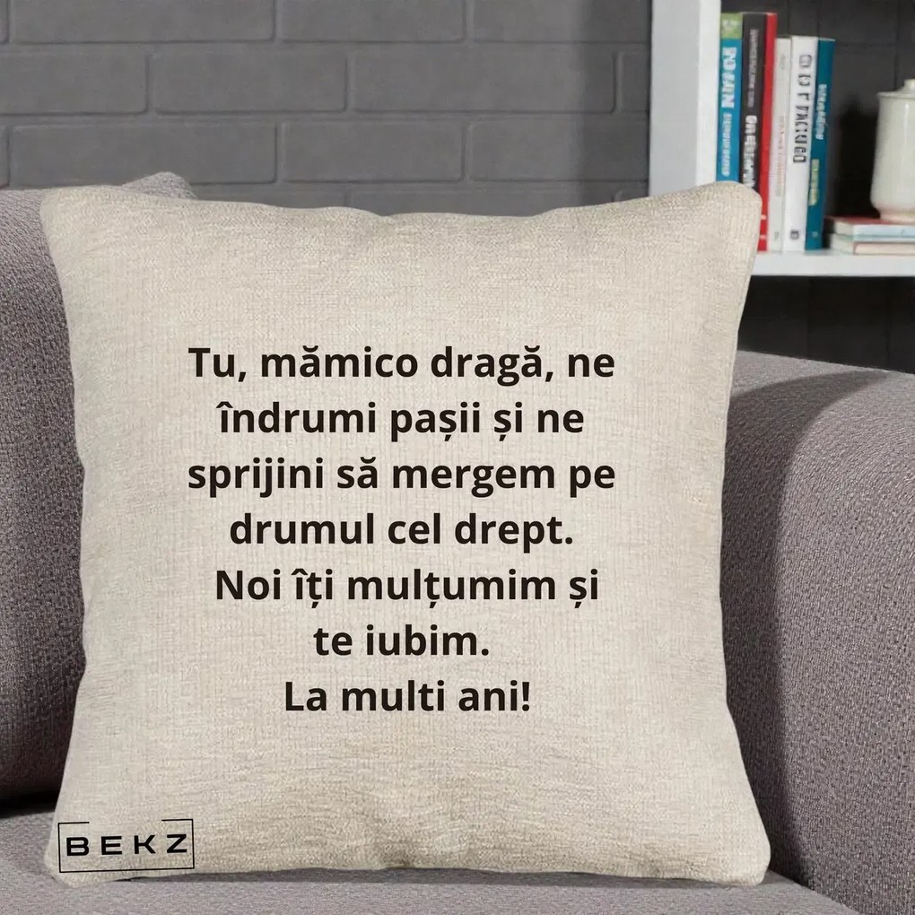 Cadou pentru Mama - Perna Personalizata Mamico Draga Te Iubim La Multi Ani cu Text Negru, 40x40 cm, Bej Canapea, Husa Detasabila, Perna Inclusa, BEKZ®