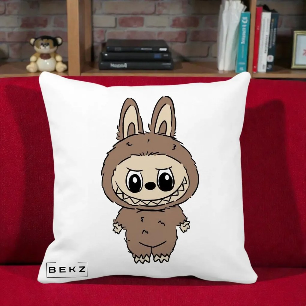 Perna Personalizata Labubu Maro Natural Solo, 40x40 cm, Alba Mata, Husa Detasabila, Perna Inclusa, BEKZ®