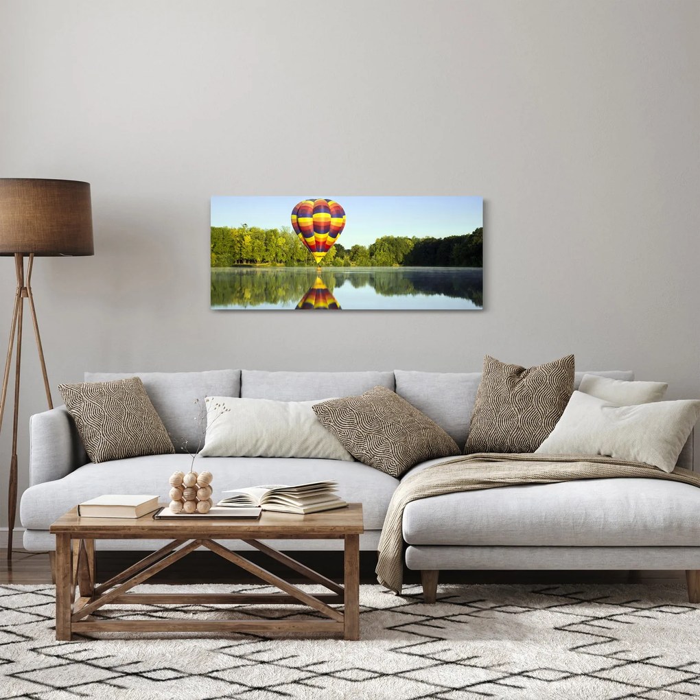 Tablou cu balon cu aer cald pe un lac (120x50 cm)
