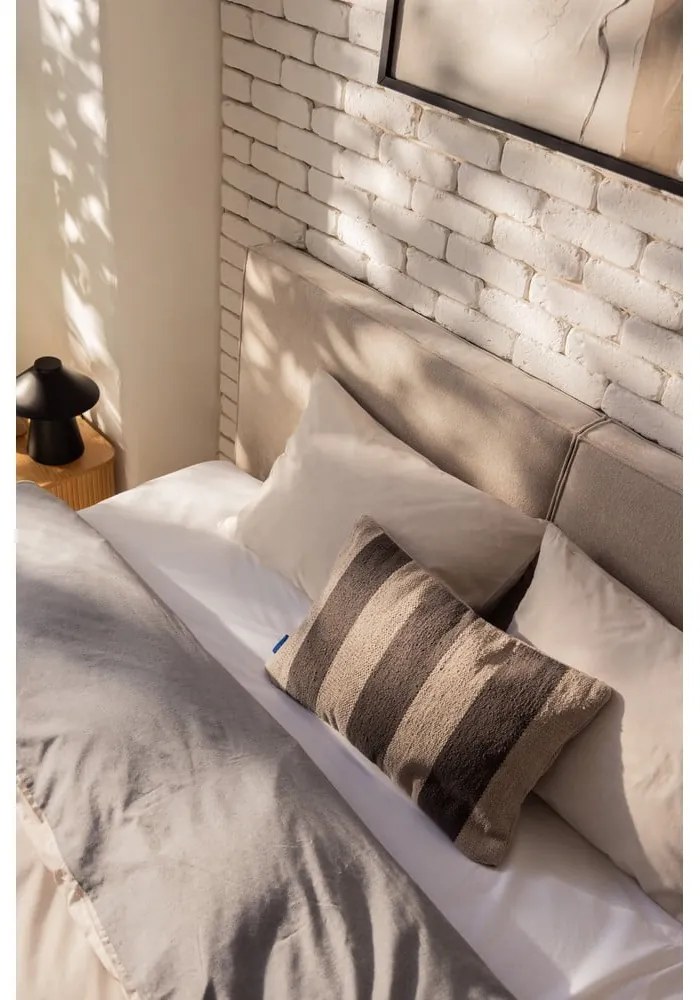 Pat matrimonial bej tapițat cu spațiu de depozitare cu somieră 160x200 cm Thessa Bold – Bonami Selection