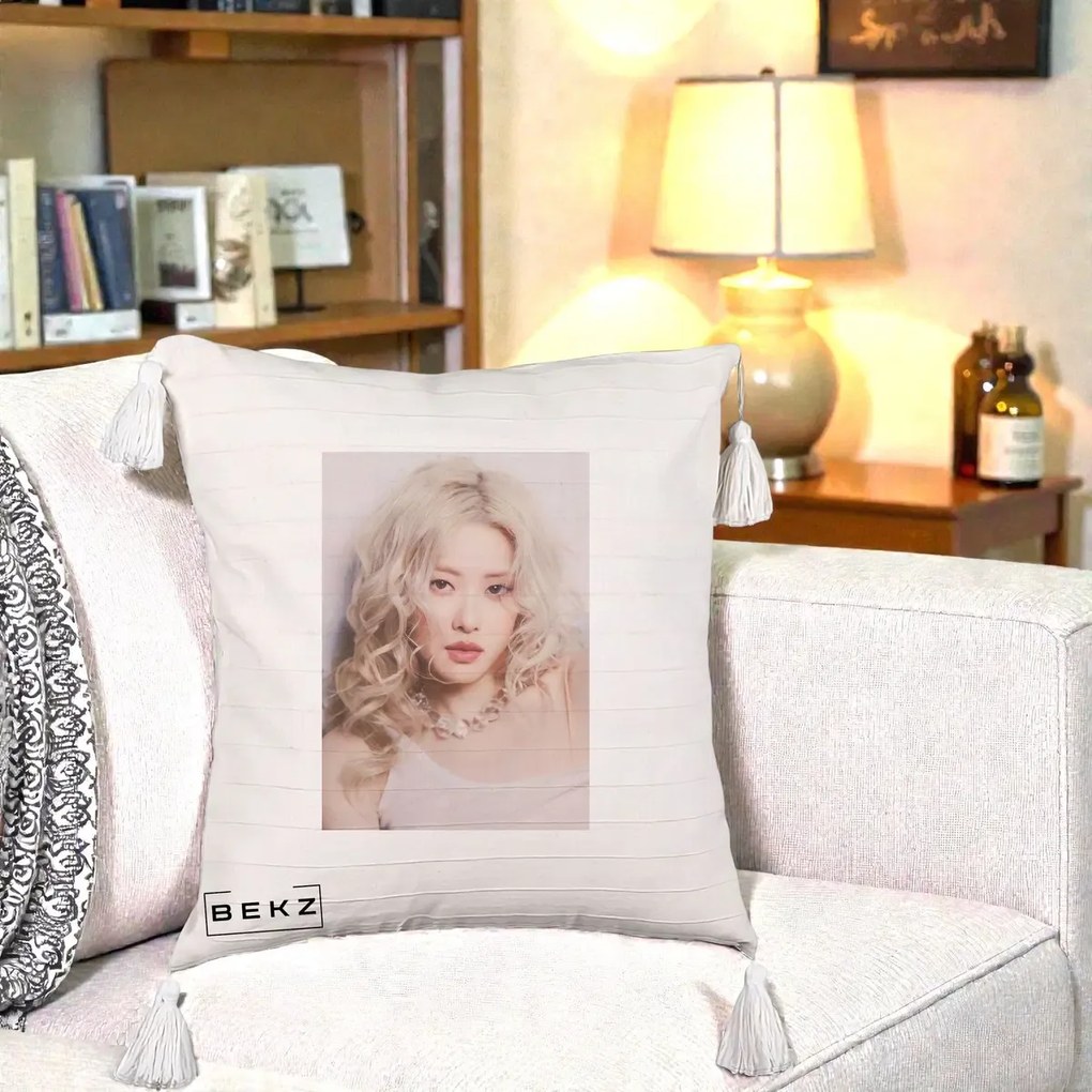 Perna Personalizata K-pop BLACKPINK Rose, 40x40 cm, Bej cu Franjuri, Husa Detasabila, Perna Inclusa, BEKZ®