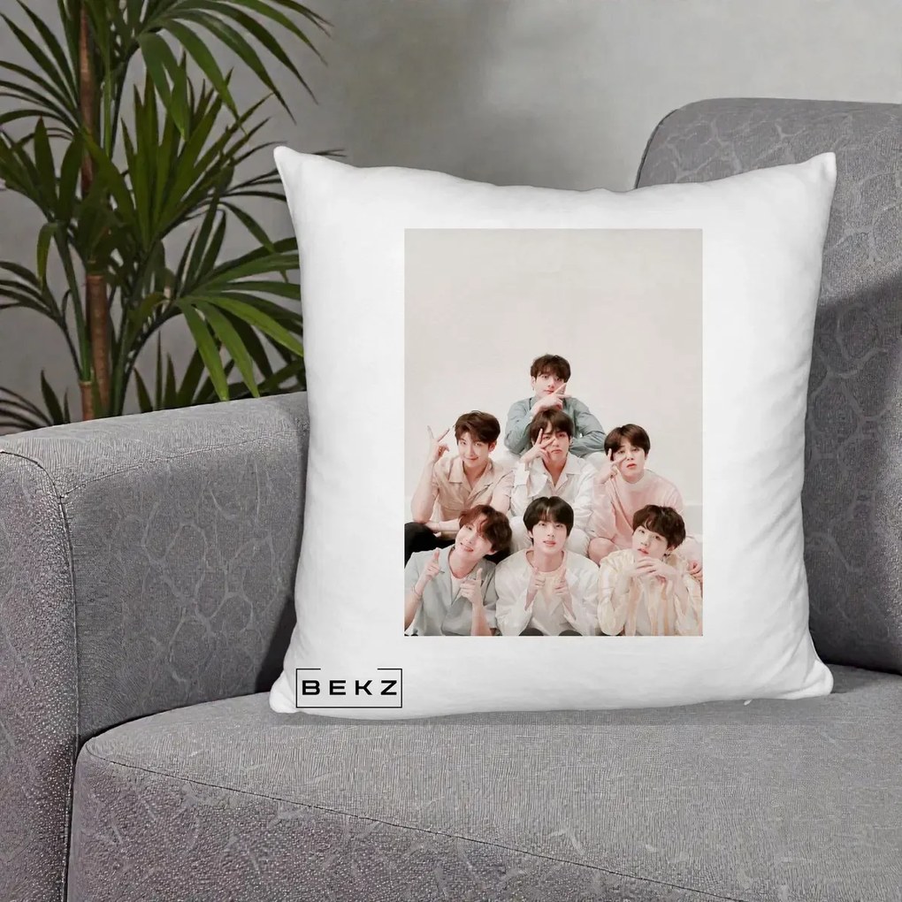 Perna Personalizata K-pop BTS Foto Grup Pastel, 40x40 cm, Alb Pufos, Husa Detasabila, Perna Inclusa, BEKZ®
