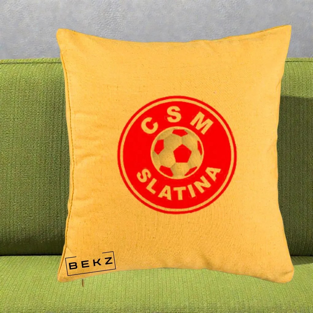 Perna personalizata CSM Slatina Fotbal, 40x40 cm cu Umplutura, Galben, BEKZ