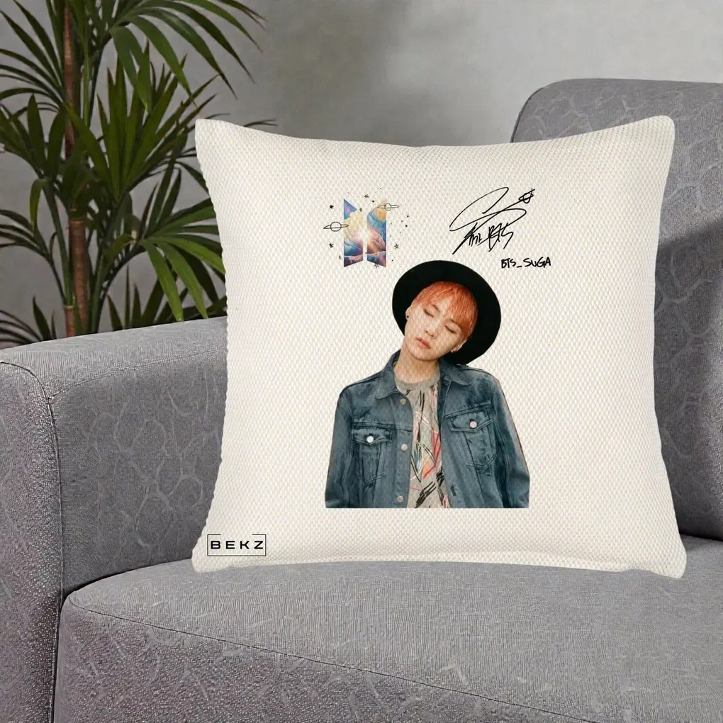 Perna Personalizata K-pop BTS Suga par Portocaliu Palarie Autograf, 40x40 cm, Crem Reliefat, Husa Detasabila, Perna Inclusa, BEKZ®