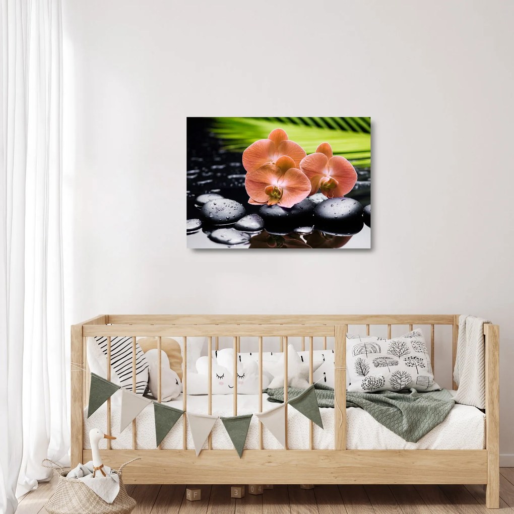 Tablou pe sticlă - Orhidee portocalie cu frunze de palmier (70x50 cm)