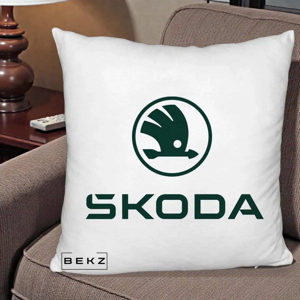 Perna Personalizata cu emblema Skoda, 40x40 cm, Alb Pufos, Husa Detasabila, Perna Inclusa, BEKZ®