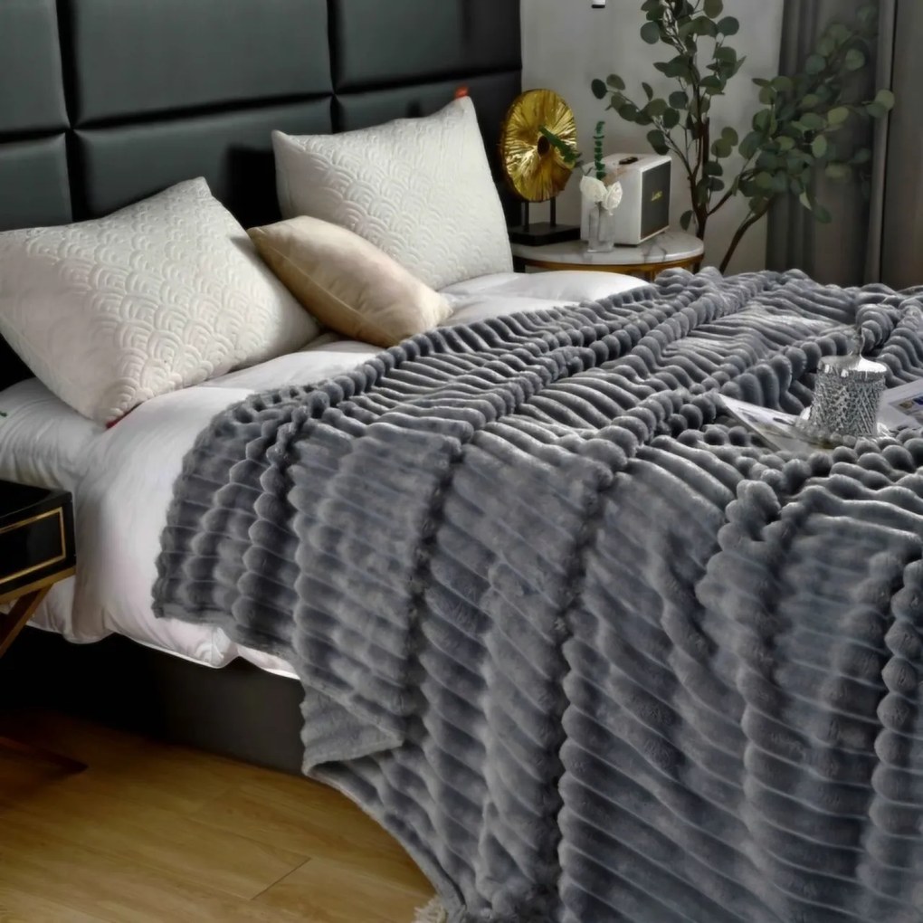 Patura Cocolino pufoasa cu dungi 200 x 230 cm, gri inchis