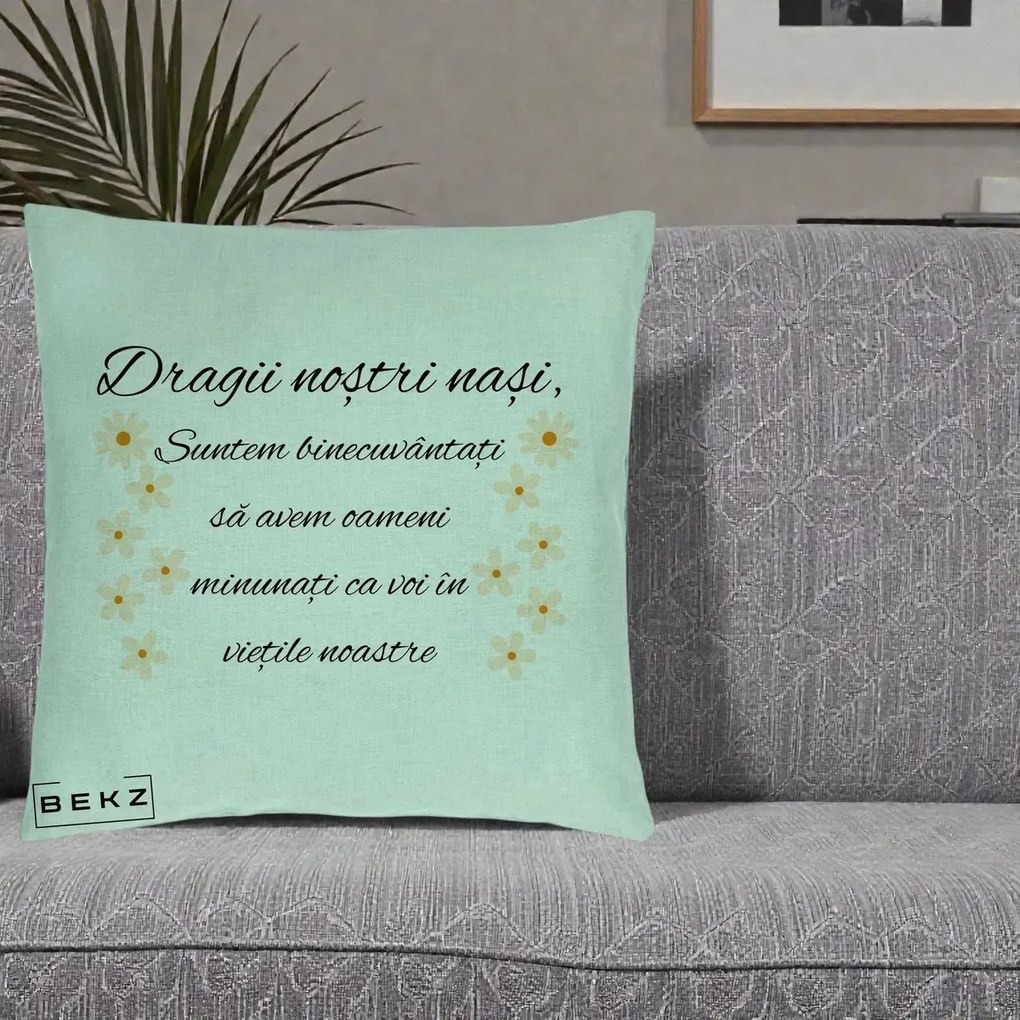 Cadou pentru Nasi - Perna Personalizata Dragii Nostri Nasi Suntem Binecuvantati cu Floricele, 40x40 cm, Verde Menta, Husa Detasabila, Perna Inclusa, BEKZ®