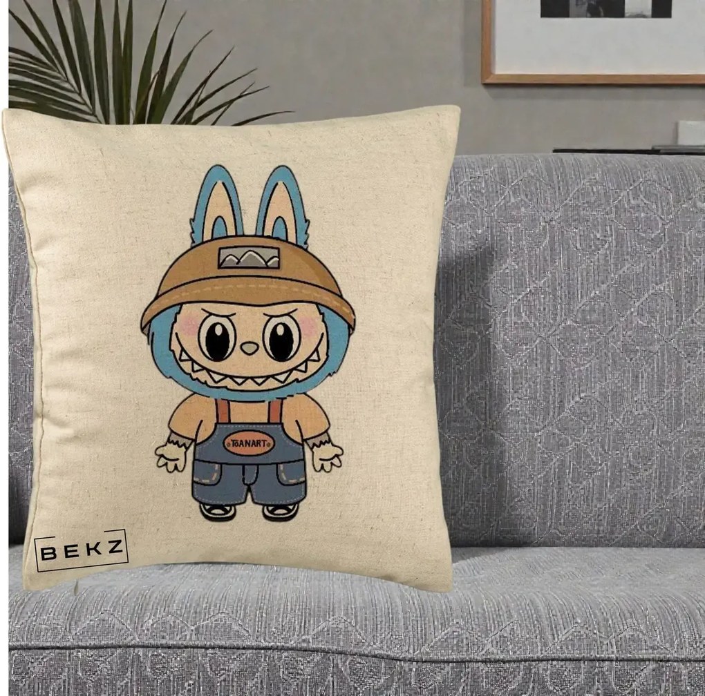 Perna Personalizata Labubu Toanart Blugi, 40x40 cm, Bej, Husa Detasabila, Perna Inclusa, BEKZ®