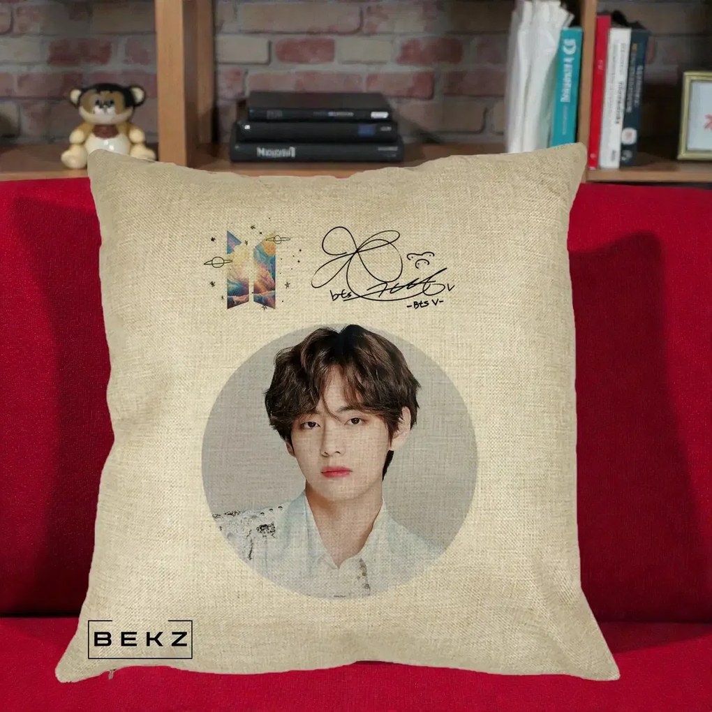 Perna Personalizata K-pop BTS V Taehyung Portret Cerc Autograf, 40x40 cm, Crem, Husa Detasabila, Perna Inclusa, BEKZ®