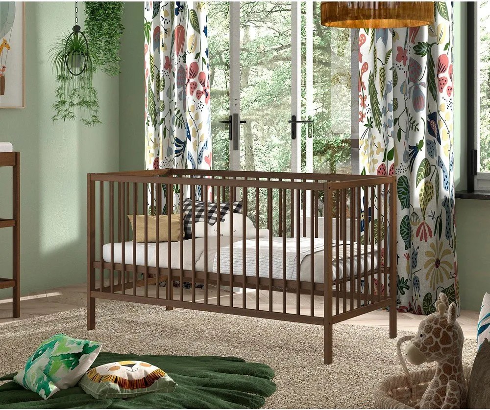 Pătuț maro din lemn de fag cu latură detașabilă/cu înălțime reglabilă 70x140 cm Dino – Vipack