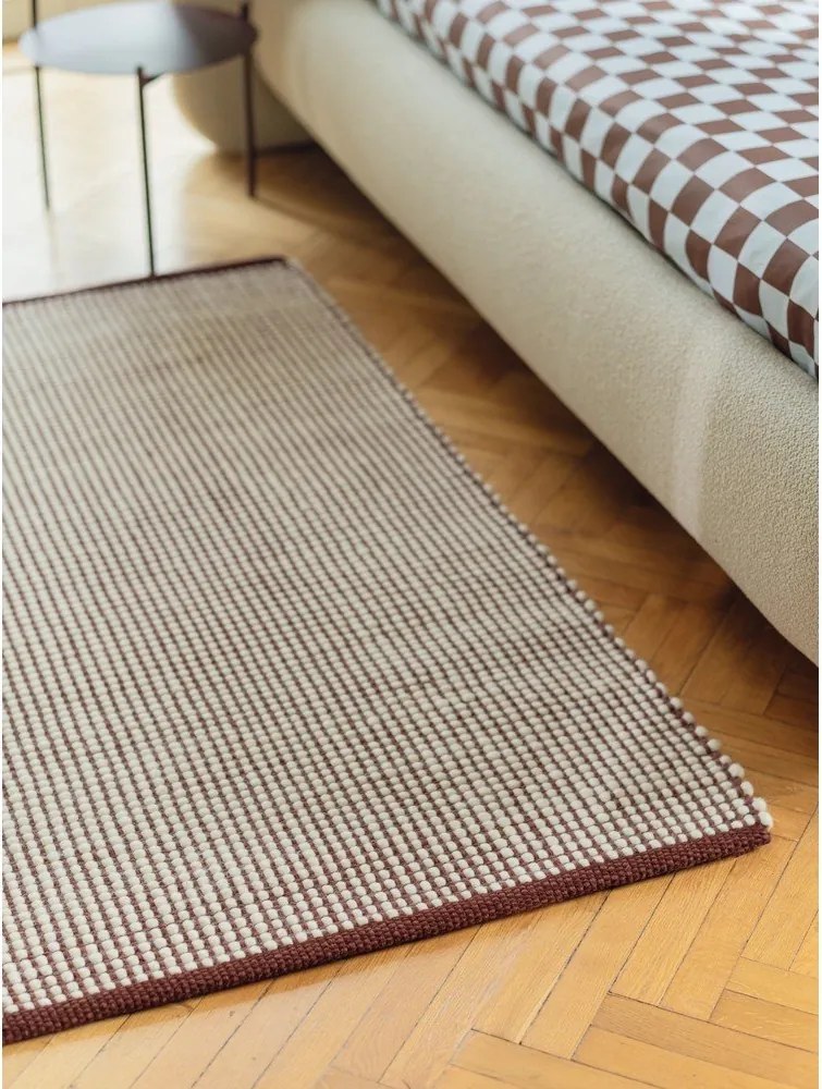 Covor burgundy/în culoare naturală țesut manual din lână 140x200 cm Talo – noo.ma