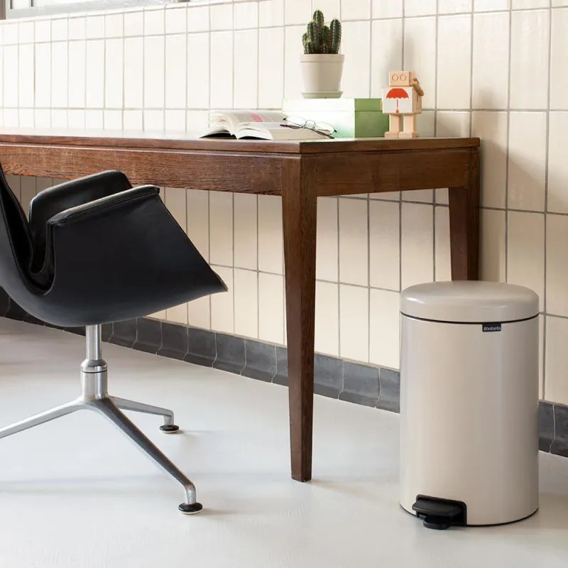 Cos de gunoi cu pedala Brabantia NewIcon 1005535, 20 L, Inchidere lina, Baza antiderapanta, Bej