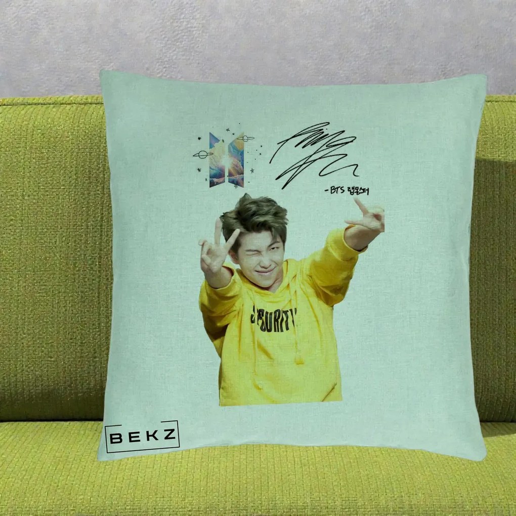 Perna Personalizata K-pop BTS RM Namjoon Hanorac Galben Autograf, 40x40 cm, Verde Menta, Husa Detasabila, Perna Inclusa, BEKZ®