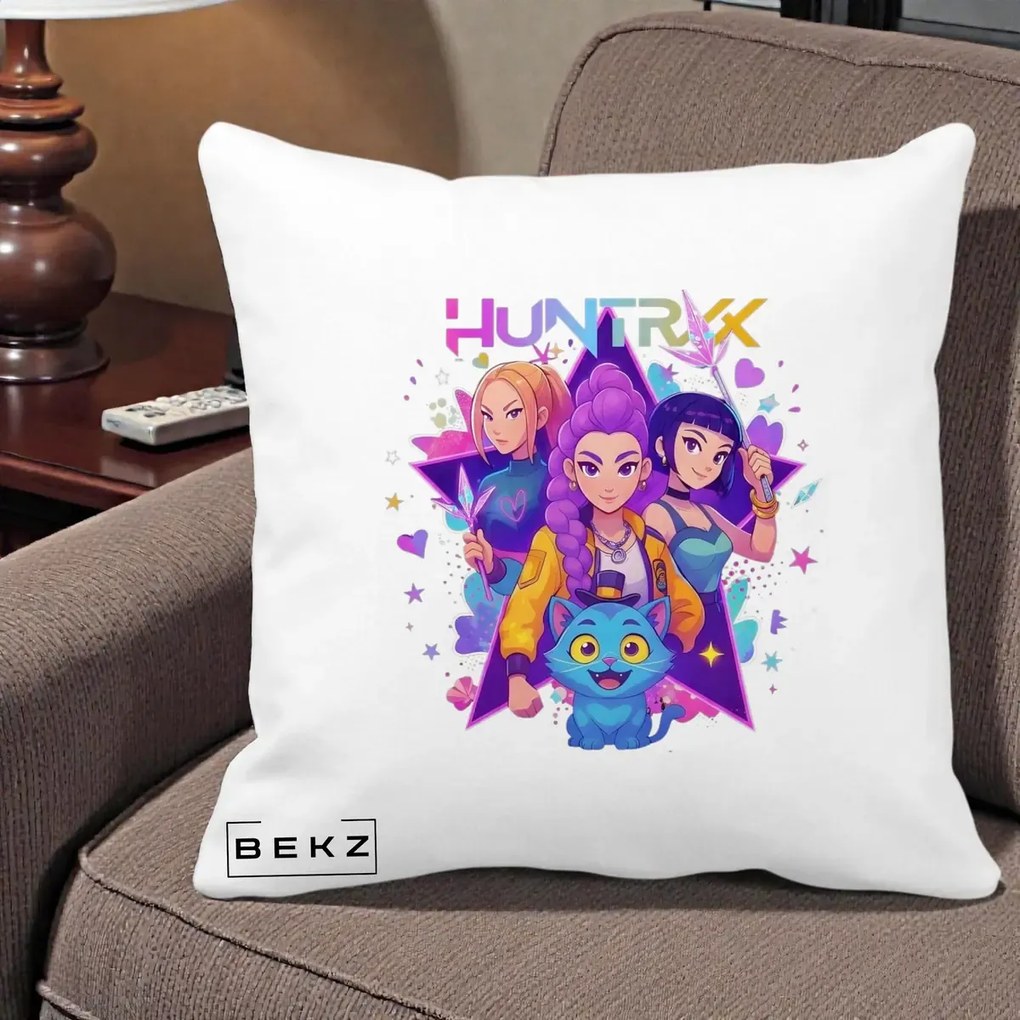 Perna Personalizata K-pop HUNTRX Trio cu Pisica Stele, 40x40 cm, Alba Mata, Husa Detasabila, Perna Inclusa, BEKZ®