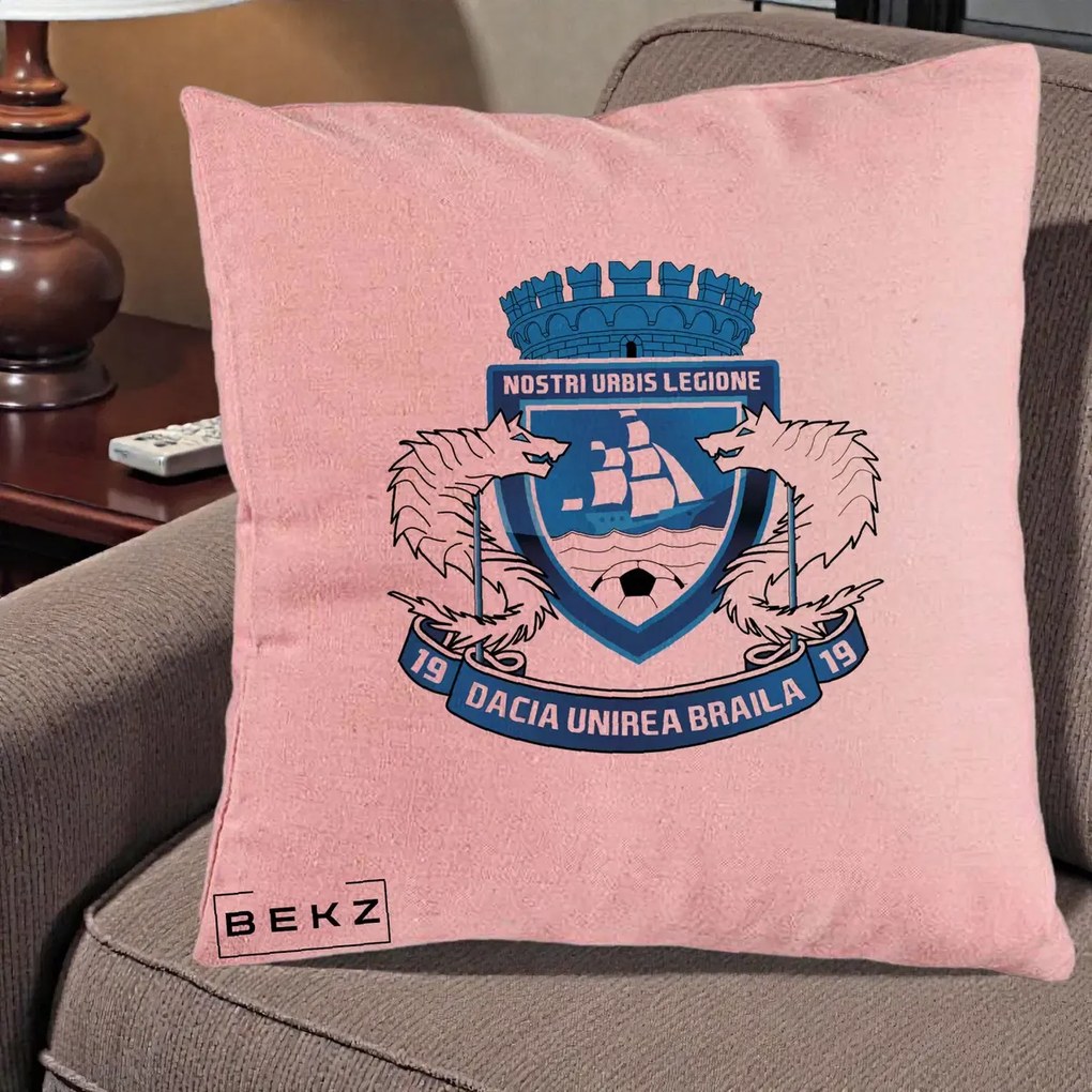 Perna Personalizata Dacia Unirea Braila 1919 Fotbal, 40x40 cm, Roz, Husa Detasabila, Perna Inclusa, BEKZ®