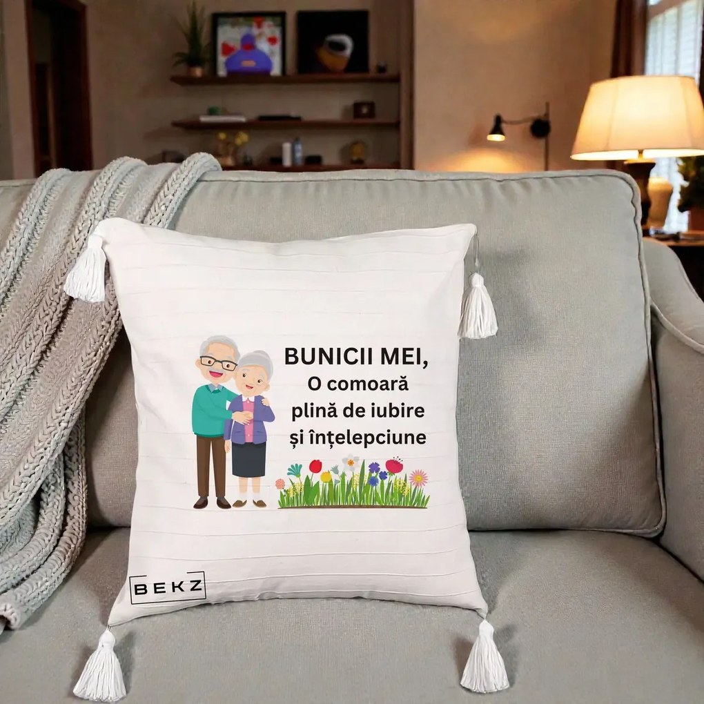 Perna personalizata bunici: Bunicii mei, o comoara, cu flori colorate, 45x45 cm cu Umplutura, Bej cu Franjuri, BEKZ